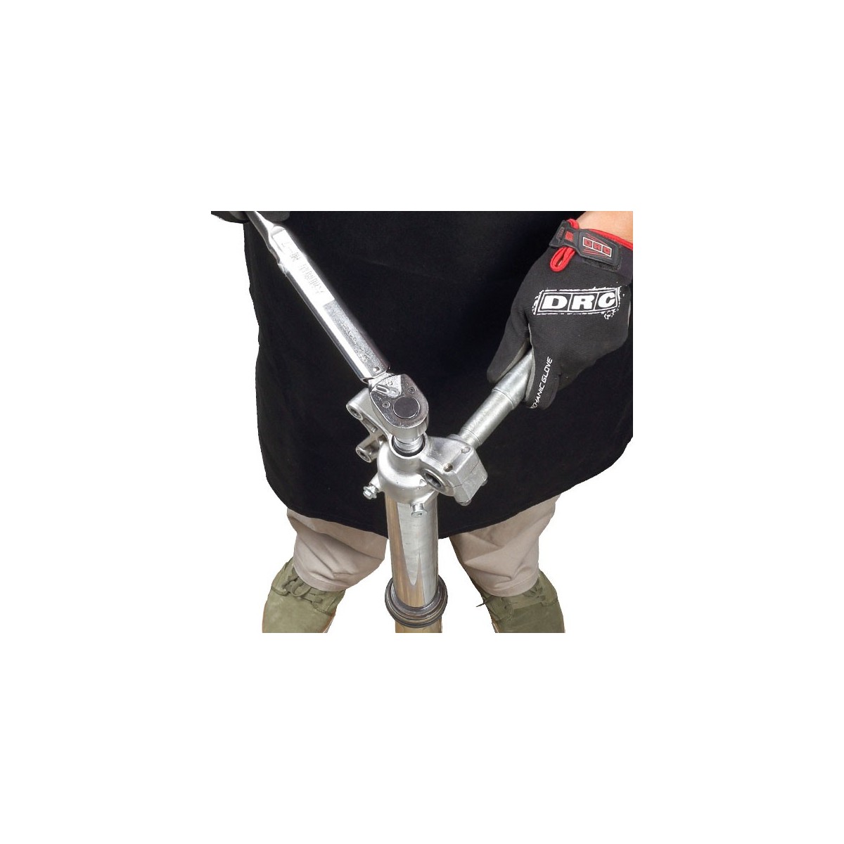 Outil pour maintien de pied de fourche 