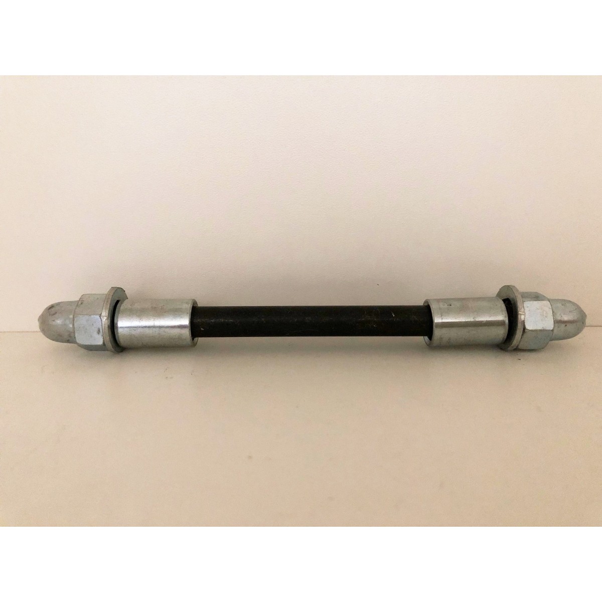 Axe de roue avant pour Draisienne électrique BUD Mini E push 